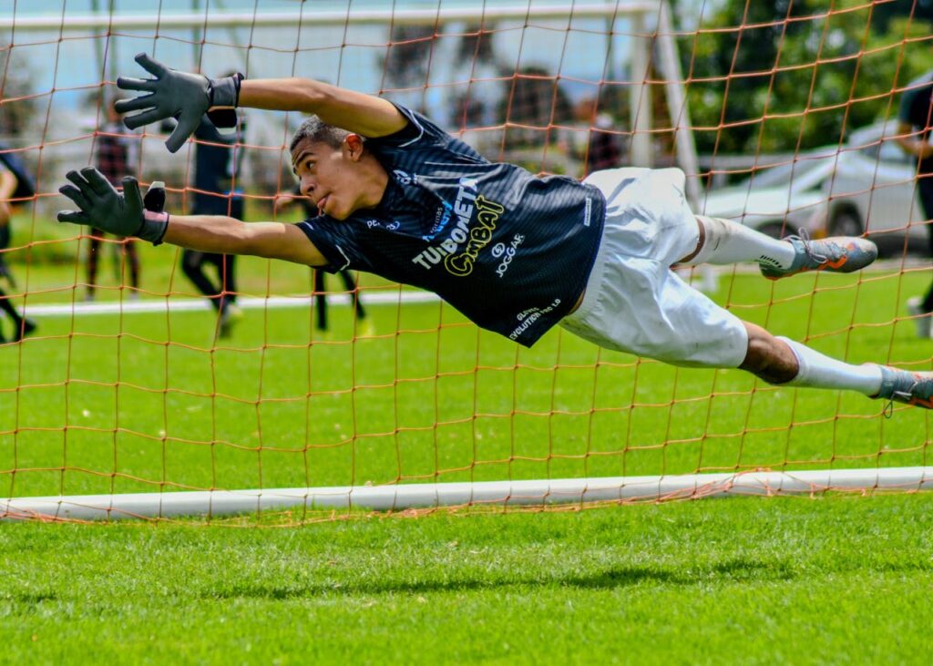 top goalkeeper gloves 2025 match action
